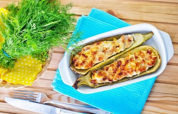 Diet Tengah beunghar ku masakan sayur, sapertos zucchini sareng kéju feta